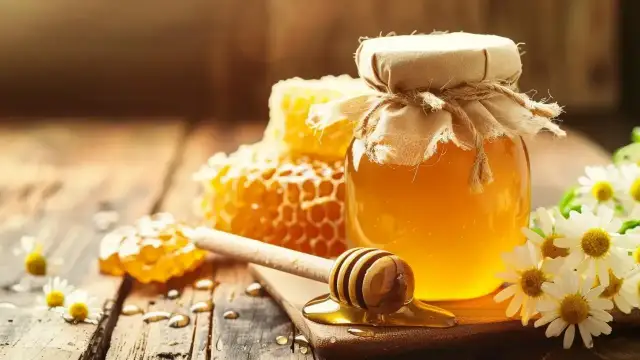 Jaki miód na wrzody żołądka? Odkryj jego lecznicze właściwości