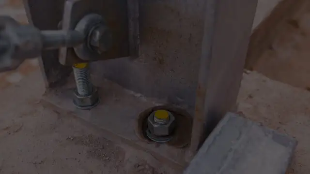 Kotwy do hal namiotowych: Jak zapewnić stabilność w trudnych warunkach