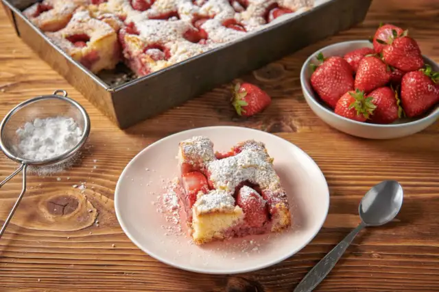 Najlepsze przepisy na ciasta ucierane z truskawkami - sprawdzone porady