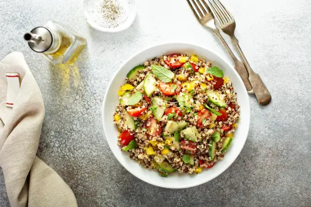 Cómo hacer ensalada de quinoa deliciosa y saludable en pocos pasos
