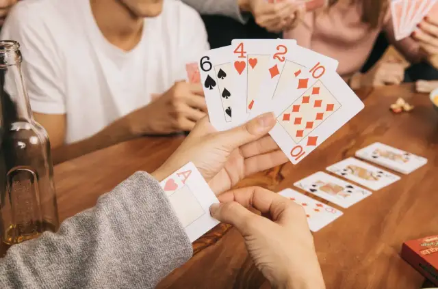 Umiejętności kontra szczęście: Dogłębna analiza gier karcianych, strategicznych i zakładów sportowych