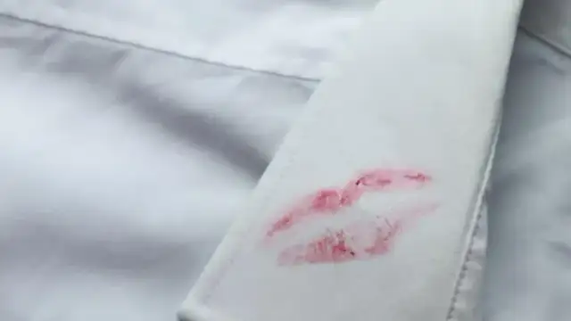 Skuteczne sposoby na usunięcie szminki z ubrania bez zniszczeń