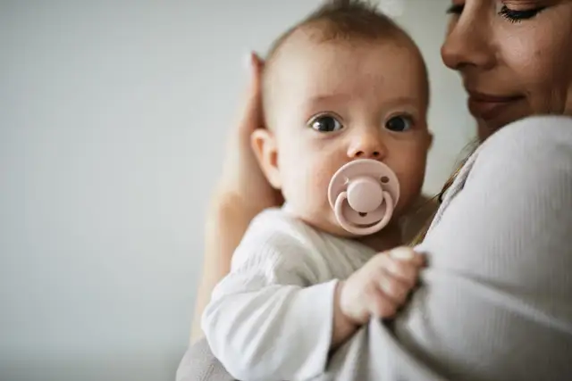 Do kiedy smoczek logopeda? Jak uniknąć problemów z mową i zgryzem