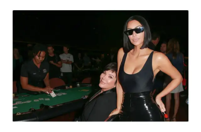 Kim Kardashian gra w pokera w lustrzanych okularach - zaskakujące detale