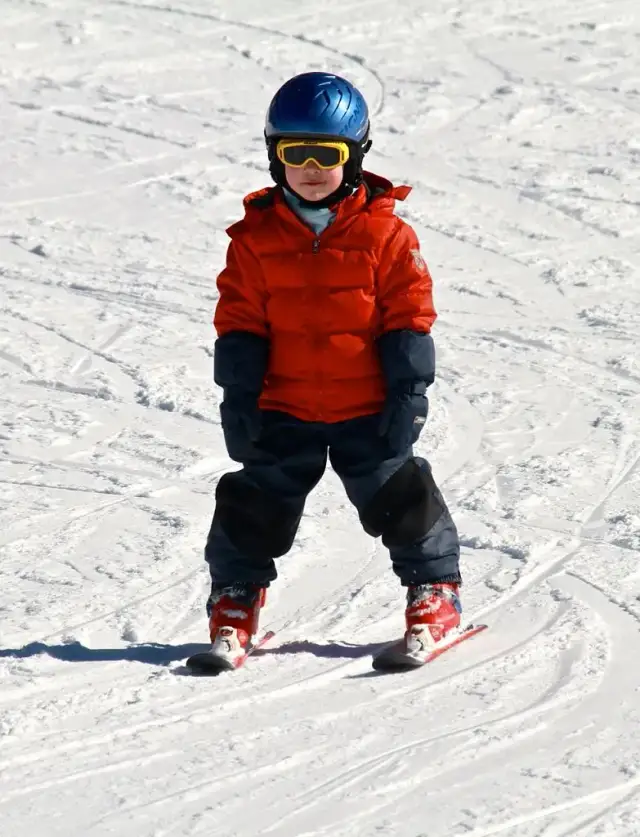 W co ubrać dziecko na narty: 7 kluczowych porad dla rodziców