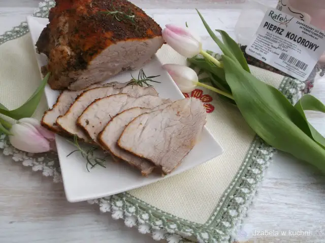 Ile piec szynkę w piekarniku? Sprawdź czas i uniknij suchości mięsa!