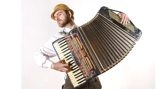 Czy nauka gry na akordeonie jest trudna? Oto co musisz wiedzieć