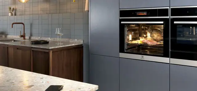 Czy warto kupić piekarnik parowy? Poznaj zalety i wady przed zakupem.