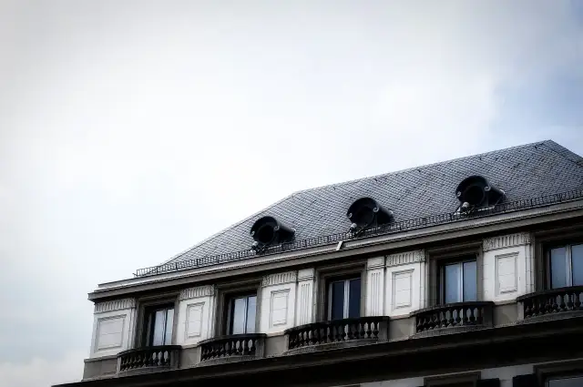 Ciemny dach jaka elewacja - idealne kolory i materiały do wyboru