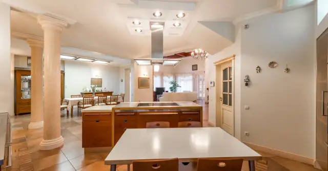 Sufit Podwieszany z LEDami: Nowoczesne Oświetlenie Twojego Domu