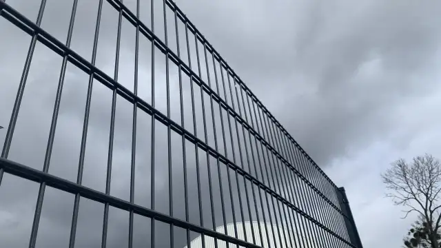 Ogrodzenie panelowe 2D czy 3D: Które wybrać, by uniknąć problemów?