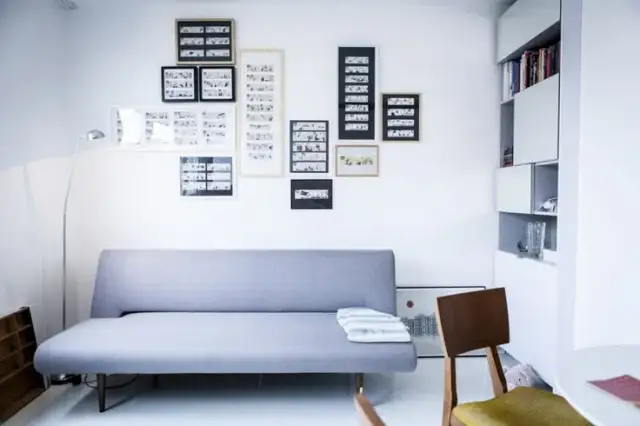 Jak ozdobić pustą ścianę w salonie – proste i efektowne pomysły na aranżację