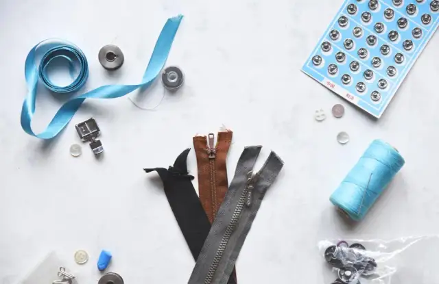 Jak wszyć zamek kryty do spódnicy - uniknij najczęstszych błędów