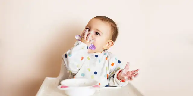 Kiedy podawać jogurty niemowlakowi i jak uniknąć błędów w diecie dziecka