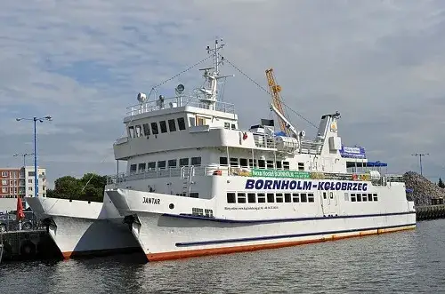 Ile płynie prom na Bornholm? Zaskakujące fakty o czasie rejsu