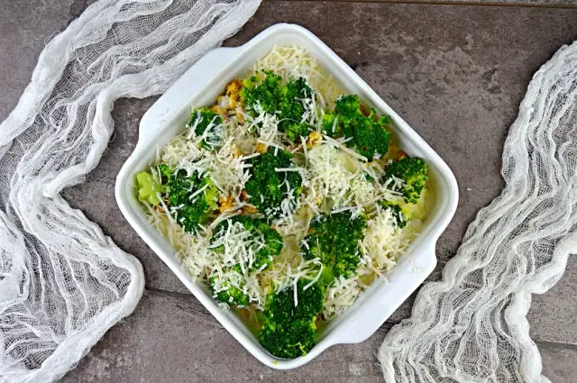 Zdrowa zapiekanka z brokułami fit - przepis na niskokaloryczne danie