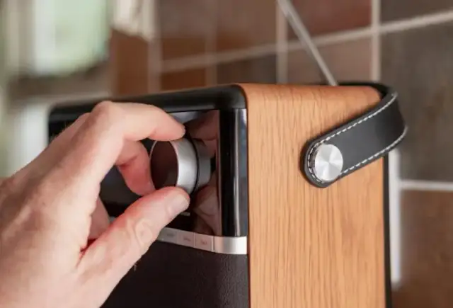 Do kiedy radio FM w Polsce? Poznaj daty zakończenia emisji FM