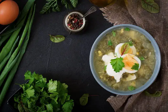 Jak zrobić dobrą zupę szczawiową - przepisy i sekrety smaku