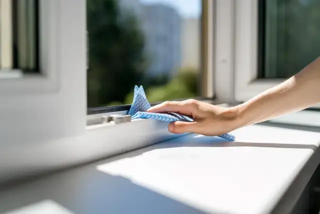 Jak wyczyścić uszczelki w oknach: 4 proste kroki do perfekcyjnej konserwacji