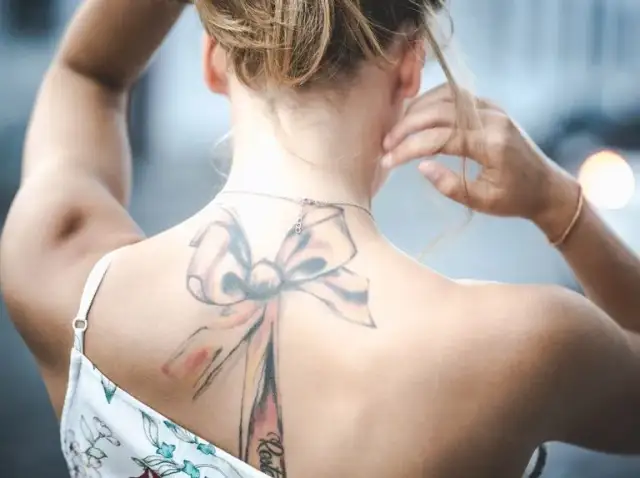 Czy tatuaż na plecach boli? Sprawdź, co naprawdę musisz wiedzieć