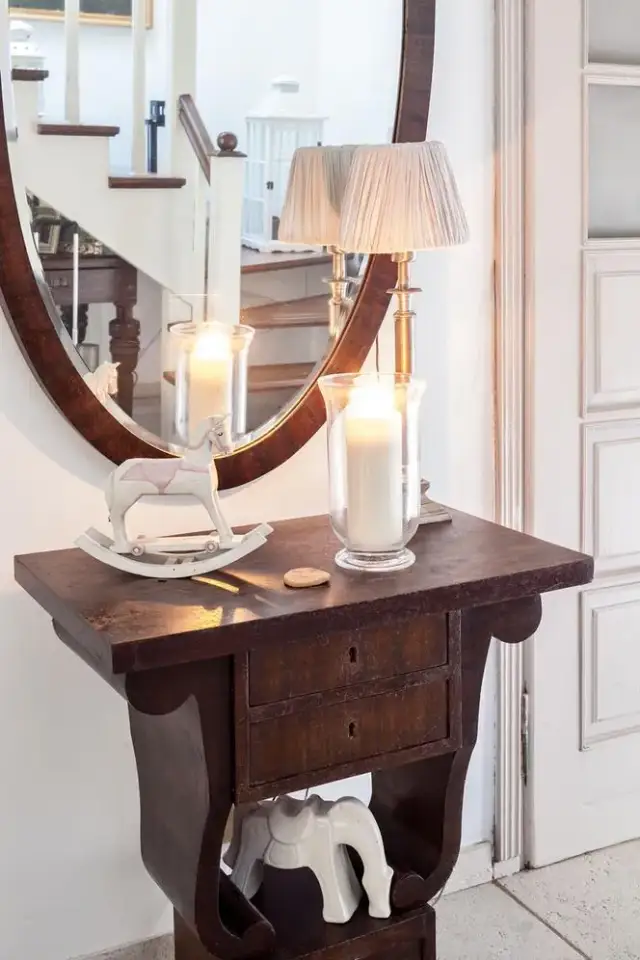 Co na komodę w przedpokoju? 10 pomysłów na stylowe aranżacje