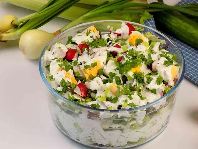 Jak zrobić sałatkę jajeczną - prosty przepis na smaczną przekąskę