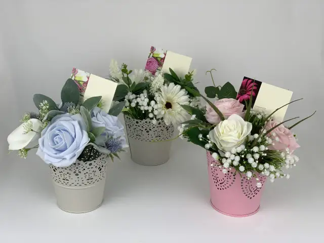 Jak ozdobić kwiatka w doniczce na prezent, aby zachwycić każdego obdarowanego