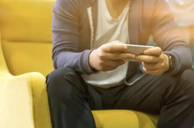 Aplikacje rozrywkowe i gra mobilna: jak wybrać bezpieczną i wygodną apkę w Polsce