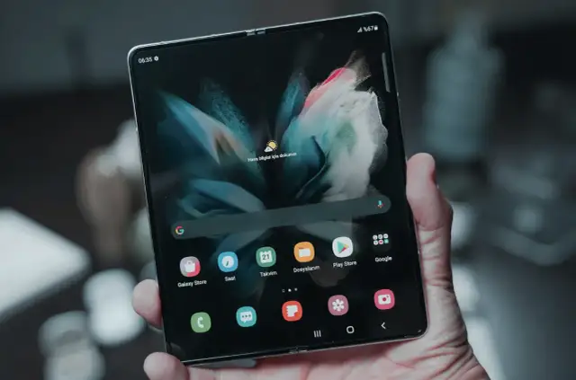 Elastyczne ekrany: smartfon, który zmienia się w tablet i z powrotem