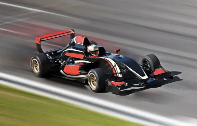 Dlaczego sporty motorowe napędzają innowacje cyfrowe