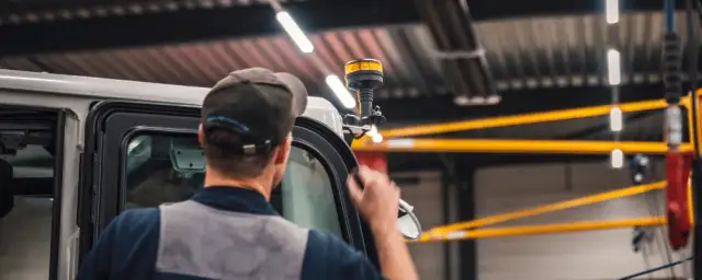 Jak Oświetlenie Sygnalizacyjne Chroni Polskich Pracowników Drogowych