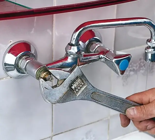 Jak samodzielnie wymienić uszczelki w kranie kuchennym: naprawa bez hydraulika