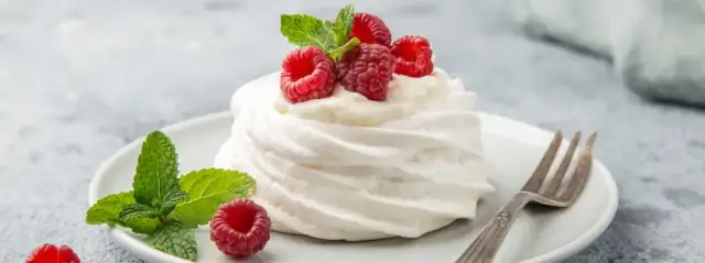 Kiedy wyjąć bezę z piekarnika, aby uzyskać idealną chrupkość?