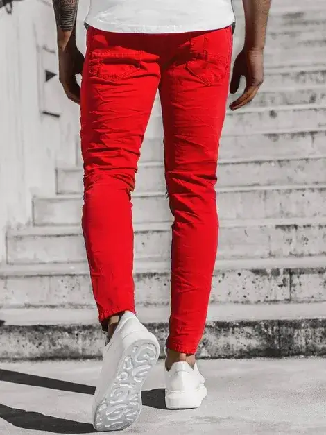 Rewelacyjne stylizacje z czerwonymi spodniami dla każdego mężczyzny