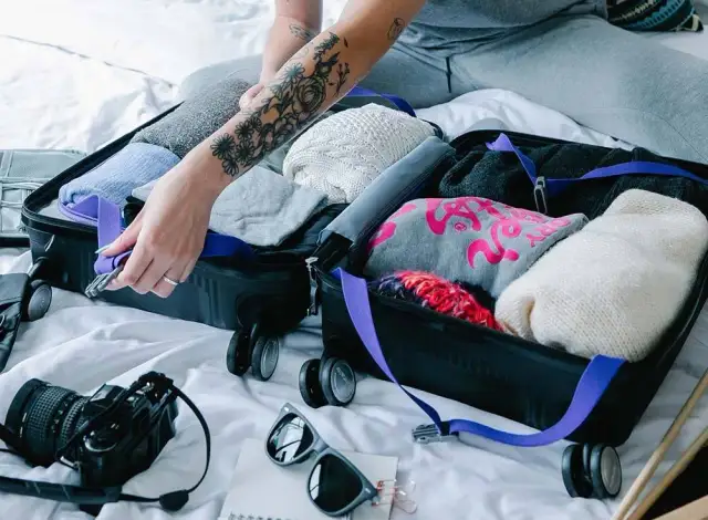 Jak spakować walizkę na lot samolotem i uniknąć zbędnych rzeczy