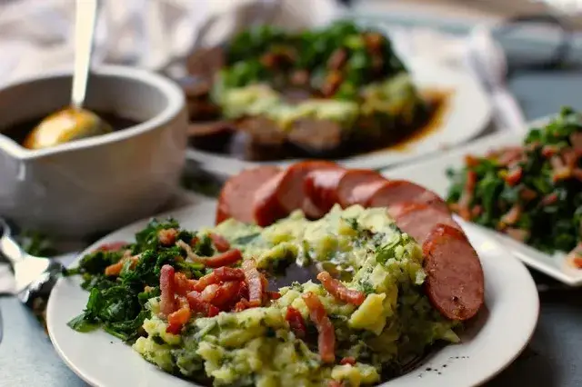 Tradycyjne holenderskie przysmaki: więcej niż ser i śledzie