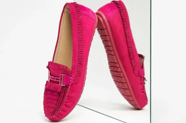 Buty w kolorze fuksji stylizacje – jak stworzyć modne zestawienia