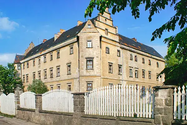 Zamek Płakowice w Lwówku Śląskim - historia, architektura i atrakcje