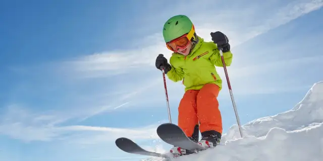 Jakie narty dla dziecka 110 cm - uniknij błędów przy wyborze