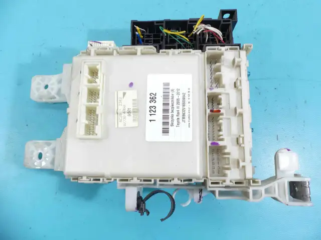 Lokalizacja bezpieczników w Toyota RAV4: najważniejsze informacje o skrzynkach