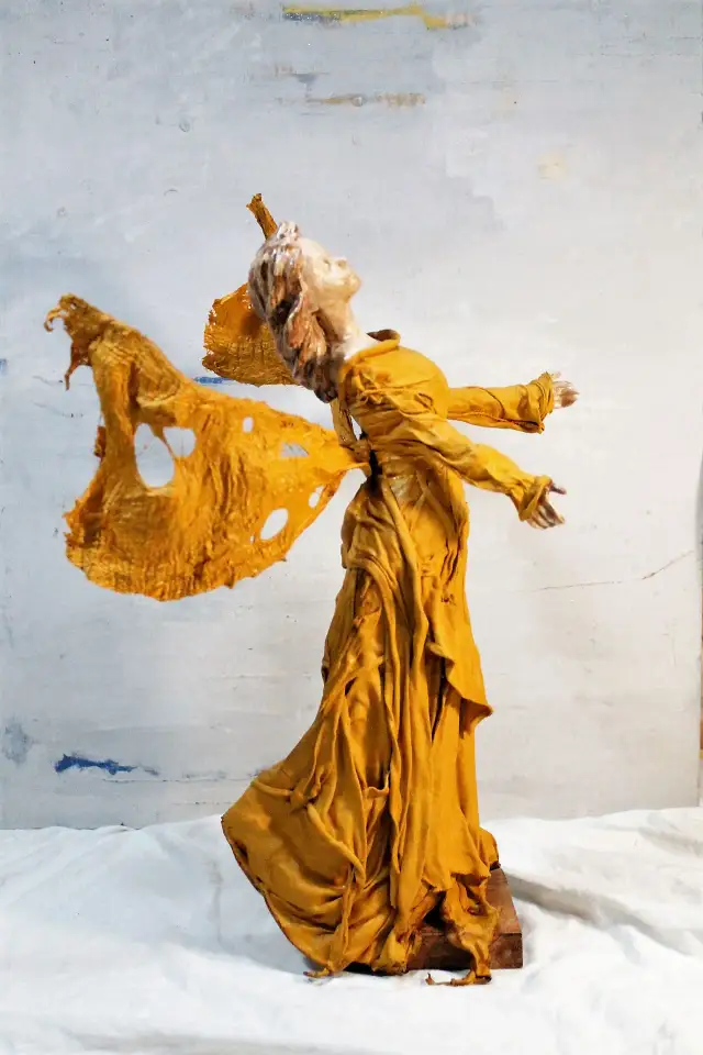 Rzeźby z tkaniny: Poznaj techniki i warsztaty, które zachwycają