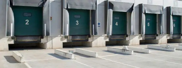 Jak ułożyć 34 palety na naczepie, aby uniknąć problemów z transportem