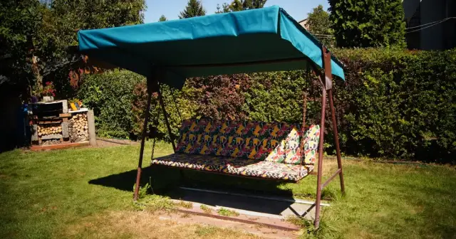 Jak uszyć daszek na huśtawkę ogrodową i uniknąć błędów w szyciu