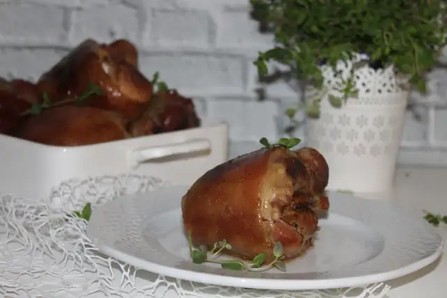 Jak upiec golonkę peklowaną, aby była soczysta i smakowita?