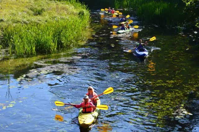 Spływy kajakowe Drawa – rodzinne przygody w malowniczej scenerii