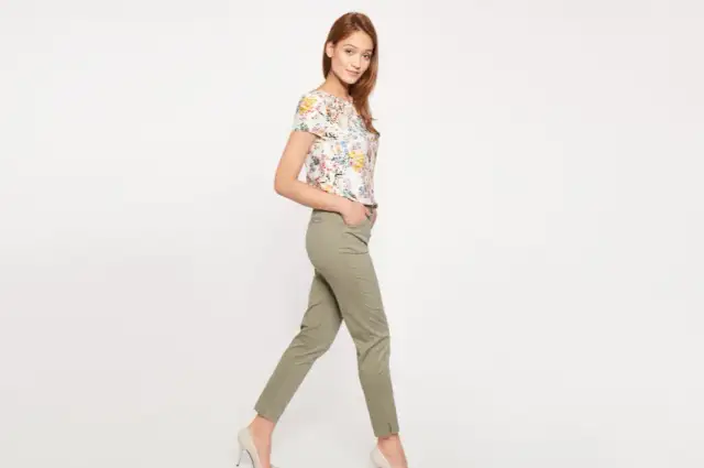 Chinosy damskie - co to jest? Poznaj ich cechy i historie stylizacji