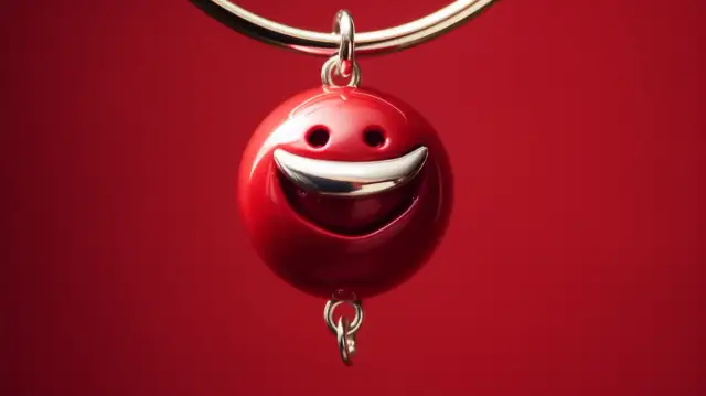 Kolczyk na Wędzidełku: Tipy, Komplikacje i Popularne Moda Smiley Kolczyków