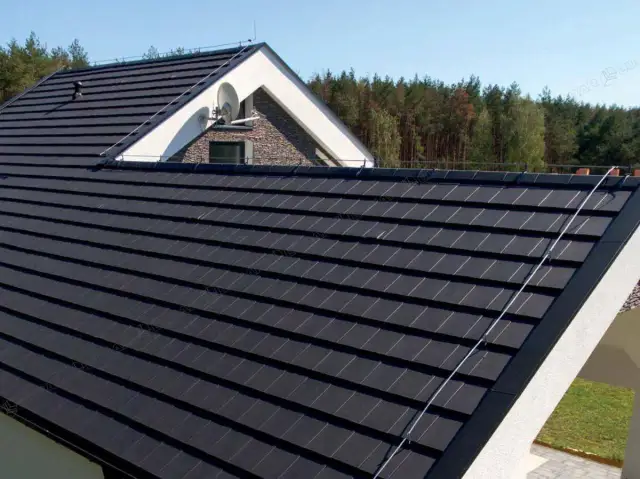 Dachówka matowa czy glazurowana – co wybrać dla idealnego dachu?