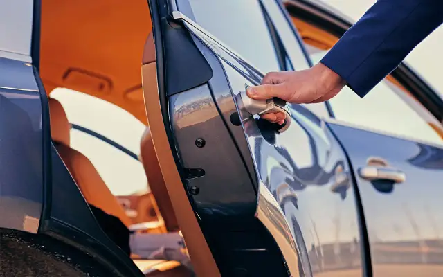 Jak skutecznie wygłuszyć drzwi samochodowe i cieszyć się ciszą w aucie