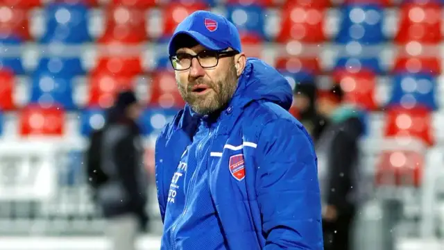 Marek Papszun zarobki: Niezwykłe wynagrodzenie trenera Ekstraklasy.